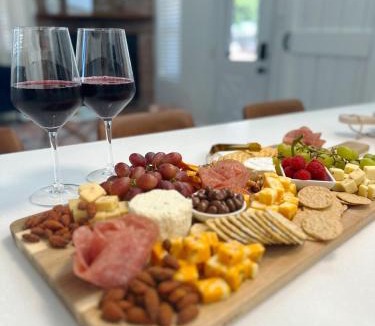 Cottonwood-Verde Village Ski Chalet | Grape Escape near Winerys, Sedona, Cottonwood, and Jerome