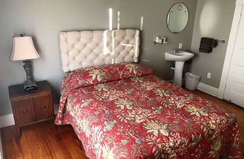 Fairbury Bed & Breakfast | Grayhouse Inn - Room #1