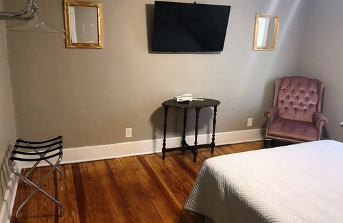 Fairbury Bed & Breakfast | Grayhouse Inn - Room #3