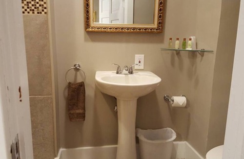 Fairbury Bed & Breakfast | Grayhouse Inn - Room #3