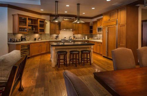 Truckee Apartment | Great Bear Lodge 306 by East West Hospitality