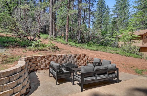 Arnold House | Great Cabin w AC I Firepit I Fireplace King bed