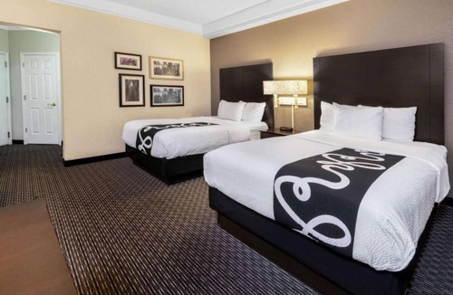 Superstition Springs House | Great Location! 4 Relaxing Units, Pool, Free Breakfast, Free Parking