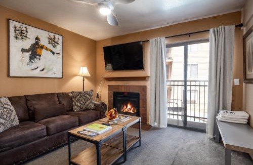 North Park City Resort | Great Location, Sleeps 4, 5 min drive to Ski & Bike Access, Shared Pool!