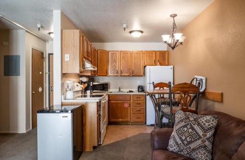 North Park City Resort | Great Location, Sleeps 4, 5 min drive to Ski & Bike Access, Shared Pool!