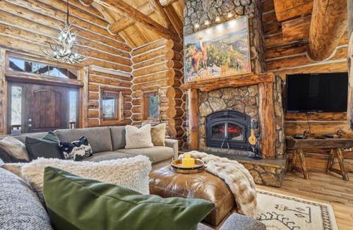 Rapid City House | Great Lodge at Hillside- Iconic 6K Sqft Log Lodge