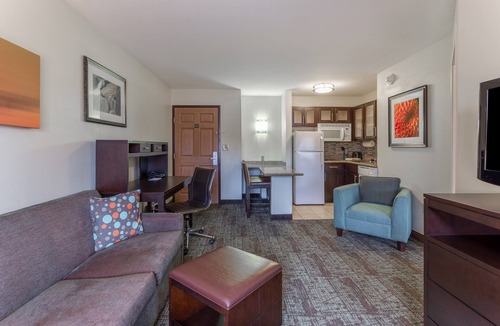 Davenport Condo | Great Suite in Davenport | Free Breakfast, Free Wi-Fi, Indoor Pool + Hot Tub