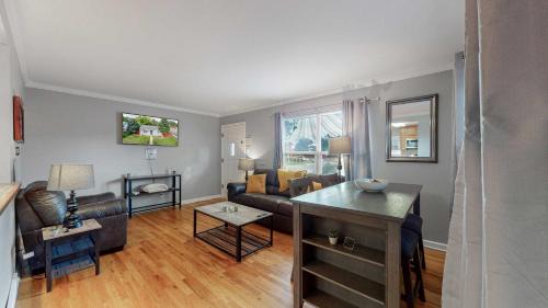 Barnum West House | Great two bedroom family spot with convenient access to downtown