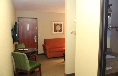 Pittsfield Hotel | Green Acres Hotel