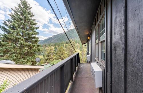 Green Mountain Falls House | Green Sparrow's Nest
