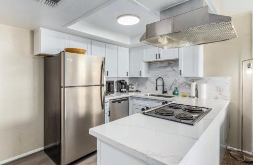 Marble Apartment | Greenbelt Condo-patiopooltennisold Town 5min