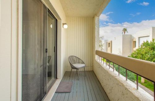 Marble Apartment | Greenbelt Condo-patiopooltennisold Town 5min