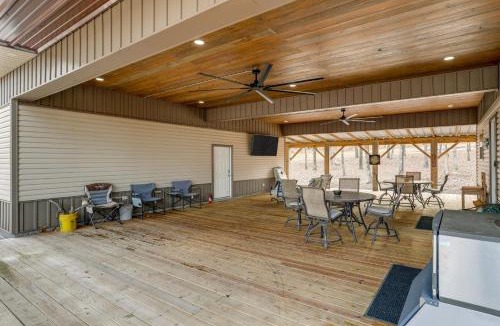 Wilburn House | Greers Ferry Lake Access & Deck: Group Getaway!