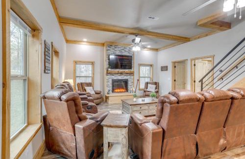 Wilburn House | Greers Ferry Lake Access & Deck: Group Getaway!