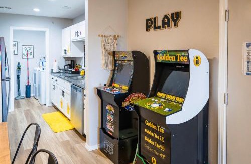 Branson House | 'Groovy Games Getaway' Holiday Stay in Branson!
