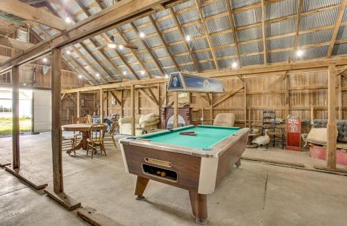 Frederick House | Group Getaway in Historic Barn: 2 Mi to Rushville