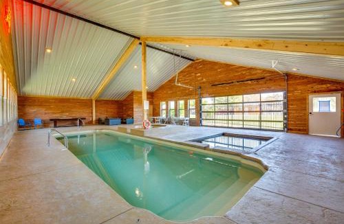 Quinlan House | Group Getaway! Multi-Level Lodge on Lake Tawakoni