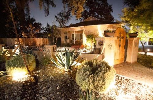 Visalia House | Group Retreat with Hot Tub & Studio