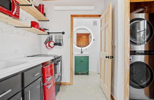 Rapid City House | Guest Suite-Hot Tub-Close to Town