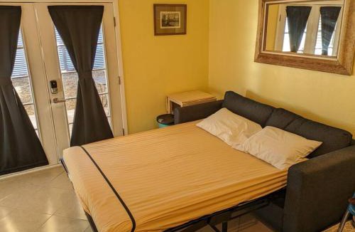 Campus Farm Apartment | Guesthouse w/private access and patio