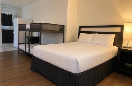 Idaho Springs Hotel | H&H Motor Lodge