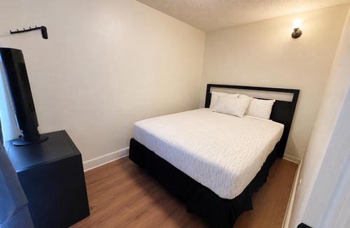 Idaho Springs Hotel | H&H Motor Lodge