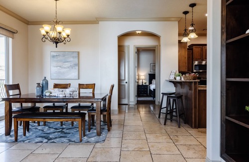 St. George Condo | H4 Coral Springs Resort | sleeps 8 guests, 3bd and 2 bathrooms with an outdoor fireplace