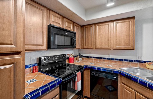 Tucson Condo | Hacienda in The Desert! Southwest Charm in this easy access 2 bedroom