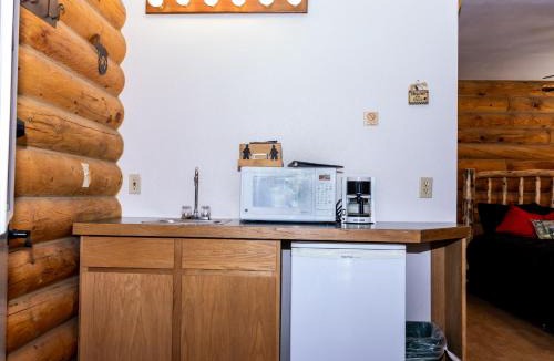 Pinedale Resort | Half Moon Lake Lodge