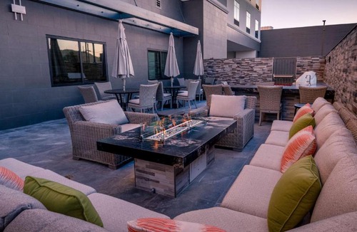 Downtown Riverside Hotel | Hampton Inn Riverside Downtown Convention Center