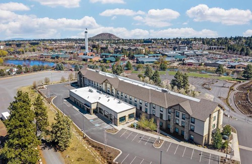 Southern Crossing Hotel | Hampton Inn & Suites Bend