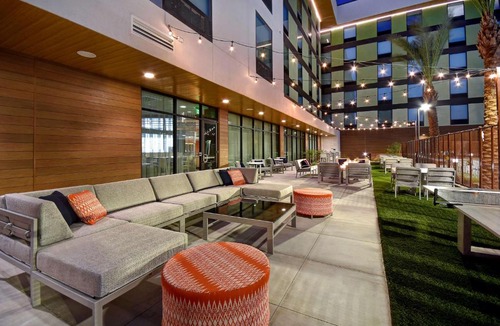 Las Vegas Hotel | Hampton Inn & Suites Las Vegas Convention Center - No Resort Fee