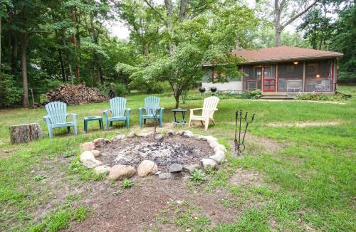 Harbert House | Harbert Cottage w/Fire Pit: Half Mile to Beach!