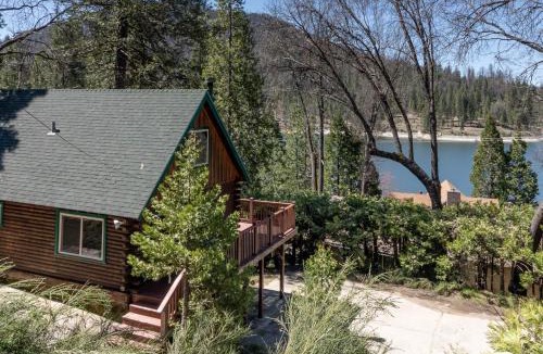 Bass Lake House | Harris Lakeview Cabin