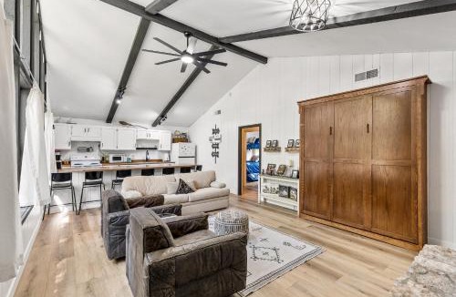 Flagstaff House | Harry Potters Hideaway- Walking distance to golf course, food, coffee, shops, ice cream, athletic club and more!