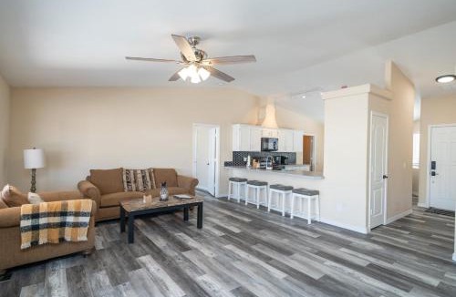 Lake Havasu City House | Havasu Oasis with BBQ, Boat Parking & Family Games