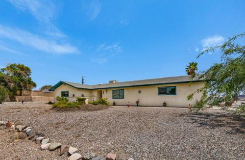 Lake Havasu City Villa | Havasu Winston - Spa, Garage Access, Central