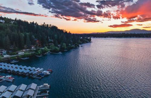 Hayden View Estates House | Hayden Lake 2BR Waterfront Dock Kayaks