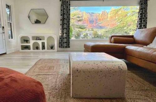 Uptown Sedona House | Heart of Uptown retreat estate with views and hot tubs