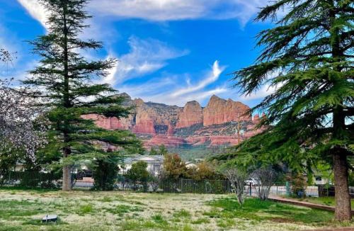 Uptown Sedona House | Heart of Uptown retreat estate with views and hot tubs
