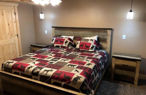 Island Park House | Heated Floors, Hot Tub, Grill