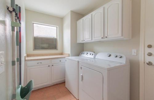Casa Grande Villa | Heated Pool Comfy King Queen BBQ