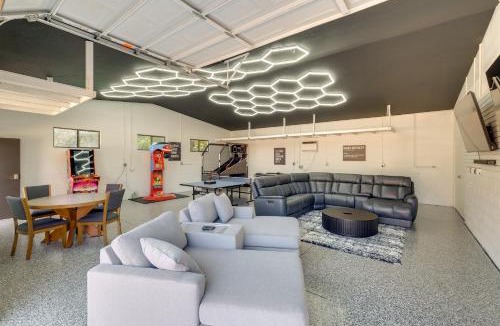 Tempe House | Heated Pool, Game Room: Family Home in Tempe!