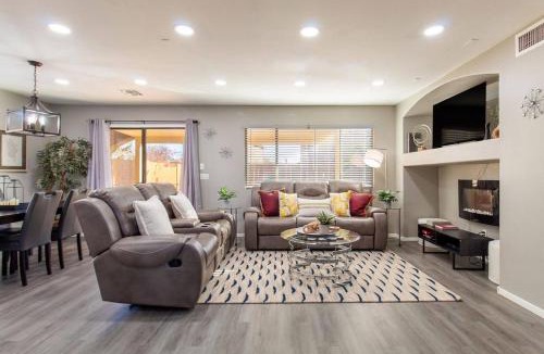 Casa Grande House | Heated Pool King Bed Firepit Work Station