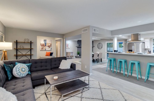 Raskin Estates House | Heated Pool Paradise. Putting Green! Perfecto