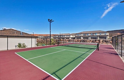 Washington House | Heated Pool & Pickleball - Spacious & Immaculate Home