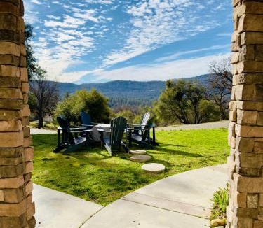 Oakhurst Villa | Heaven Heights - HotTub, Pet Friendly, EV Outlet, Pool Table, Game Room, BBQ, FirePit, Library