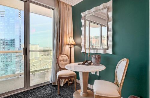 Las Vegas Apartment | Heirloom 27 at MGM Signature TWR 3 Balcony