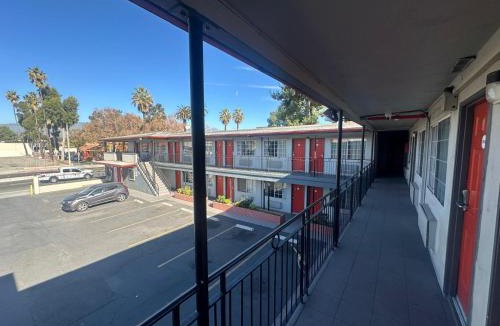 Westmont Hotel | Heritage Inn