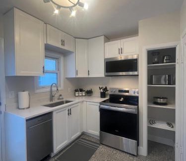 Aksarben - Elmwood Park Apartment | Hickory Haven - Heart of Omaha